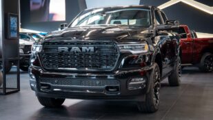 RAM Night Edition 35 5.7 291 kW automat rok 2026, Česko — foto 12 z 13