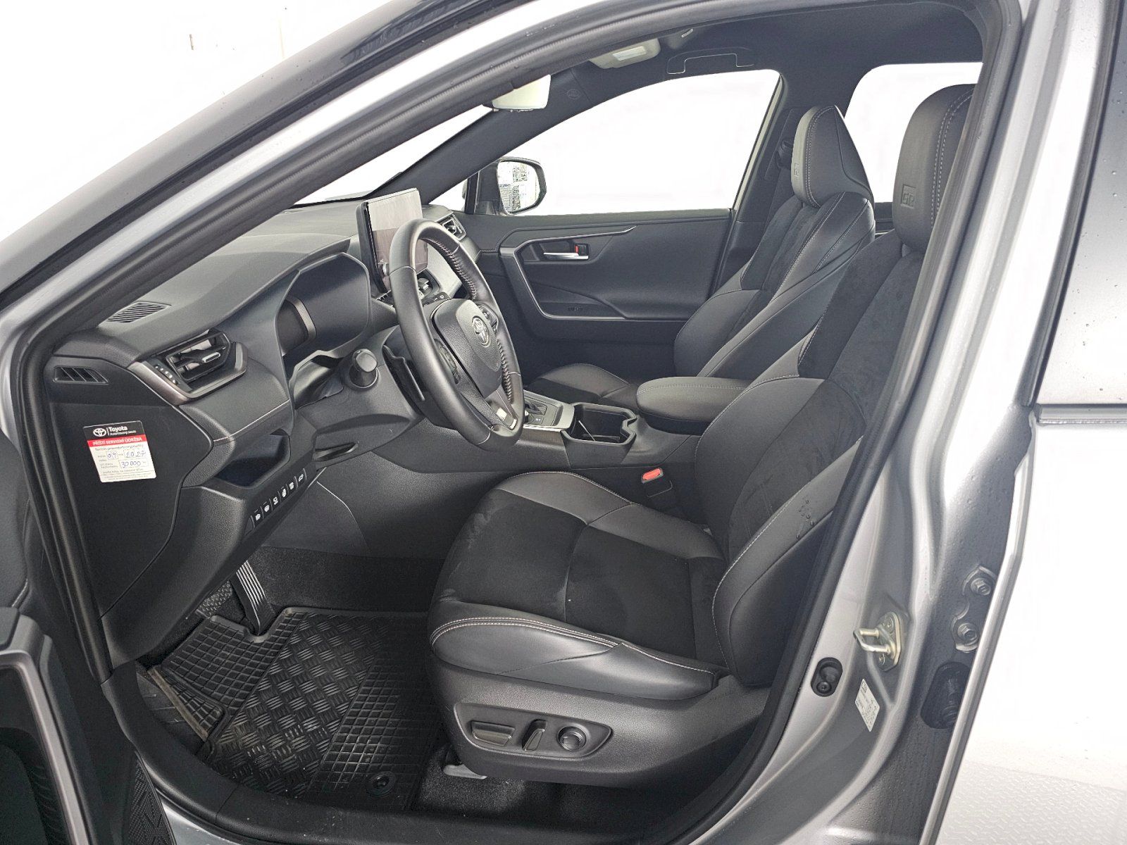 Vozy Rav4 4x4 2.5 163 kW automat, 23 347 km, Česko — foto 14 z 60
