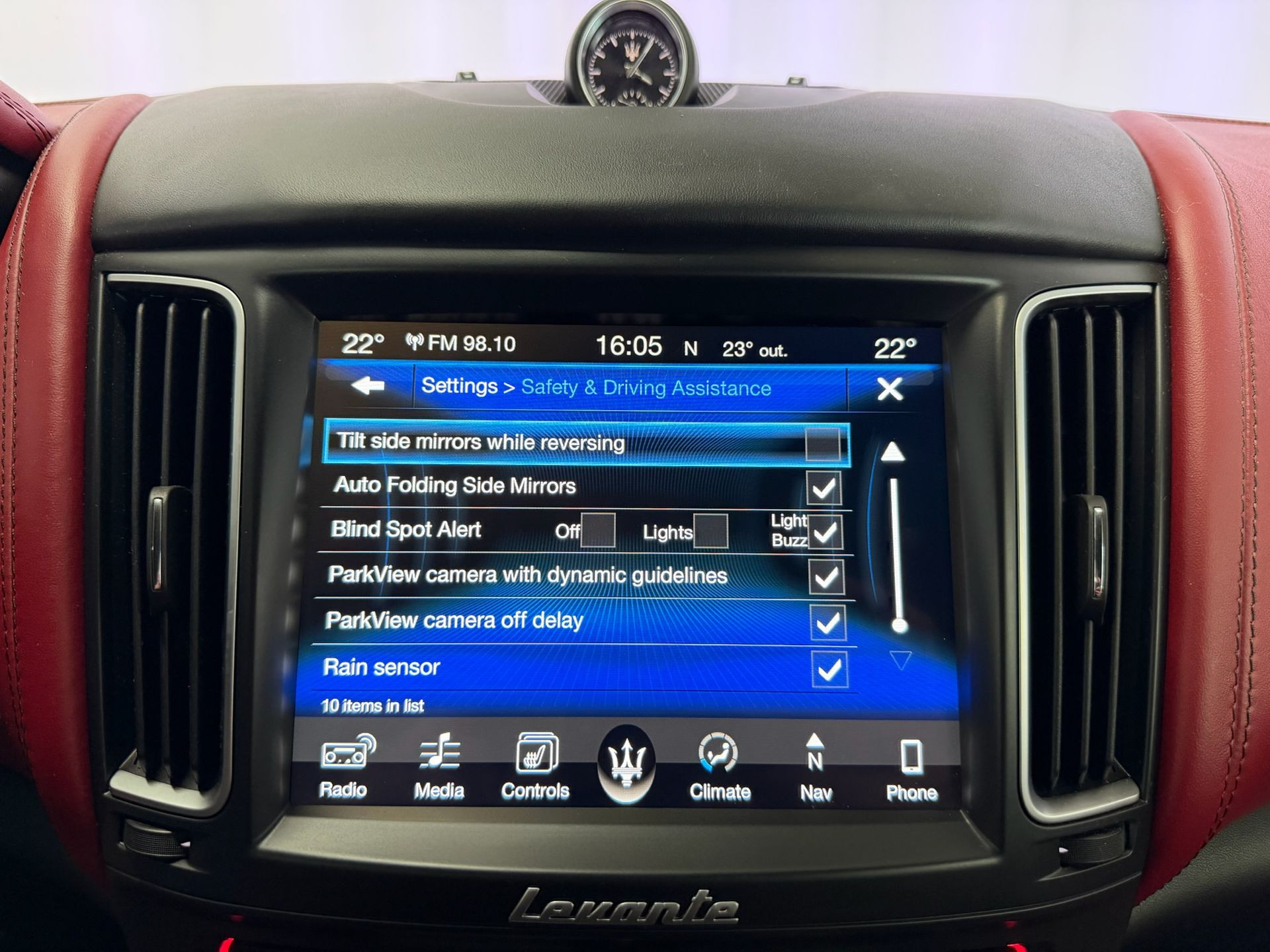 Maserati Levante v6 3,0 202 kW automat rok 2017, 98 335 km, Česko — foto 16 z 32