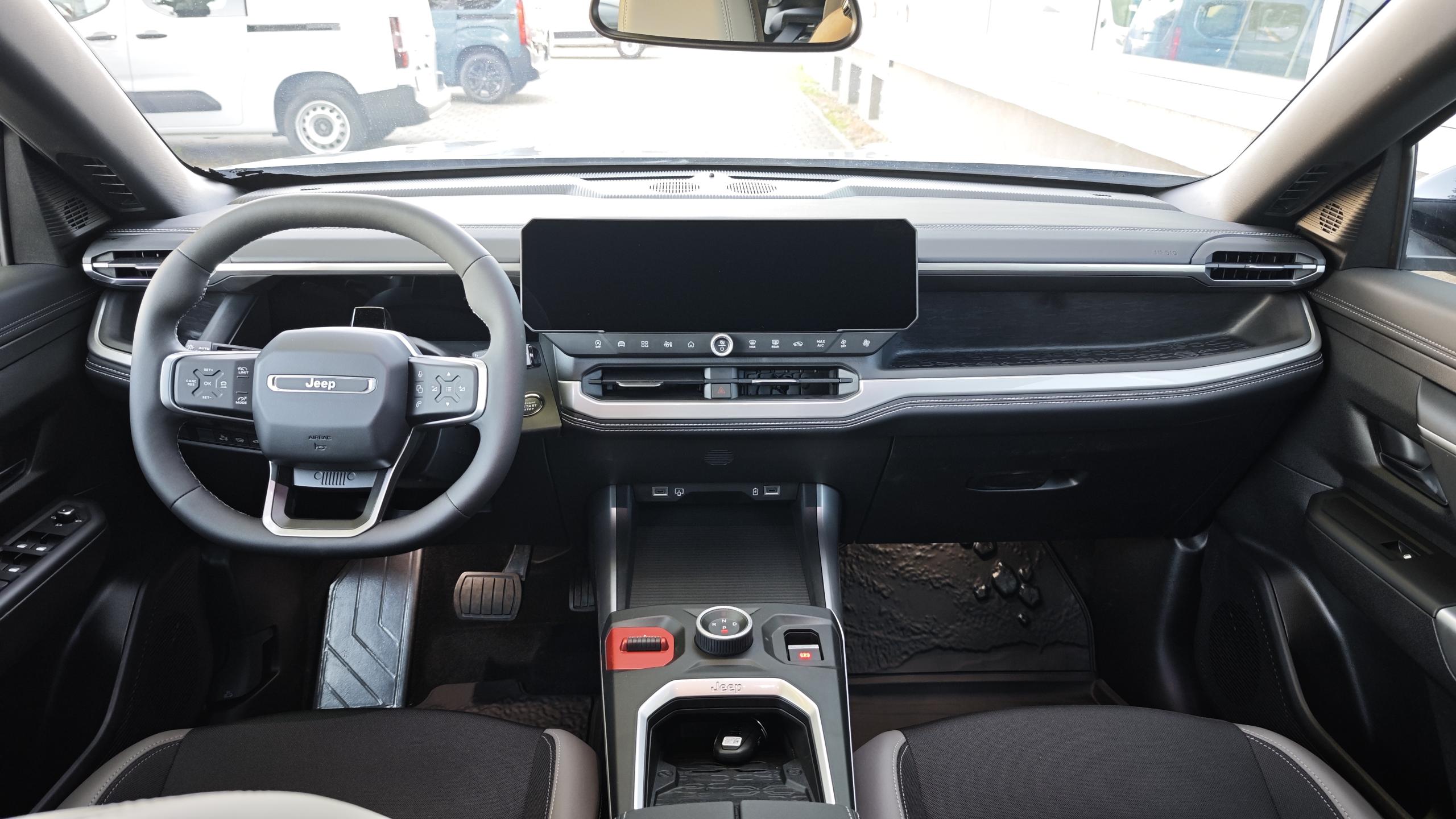 Jeep Compass First Edition 1,2 107 kW automat rok 2026, Česko — foto 14 z 38