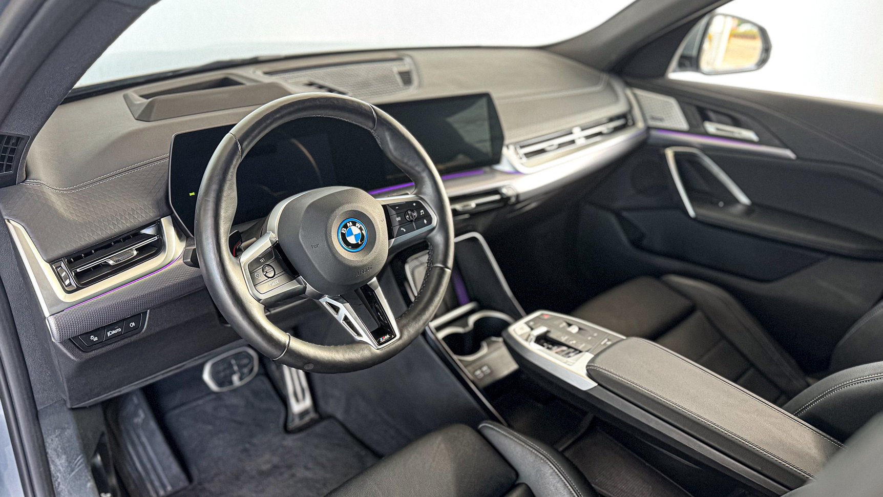 BMW iX2 306 kW automat, 23 000 km, Česko — foto 5 z 60