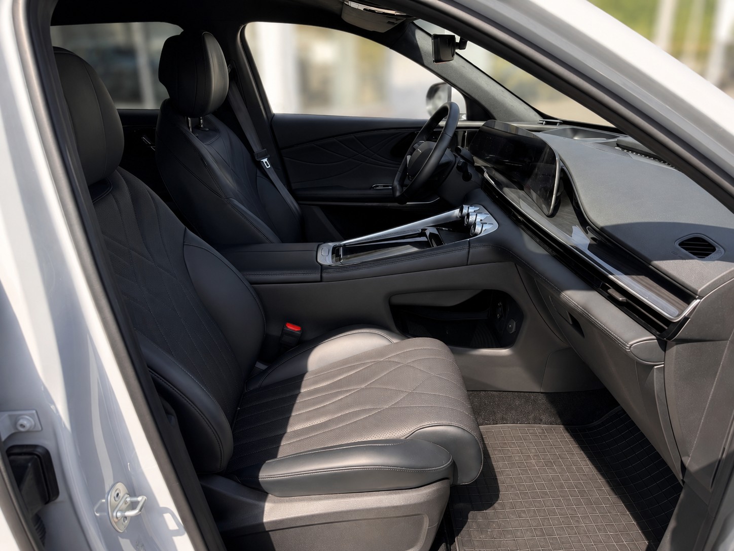 Omoda 9 1.5 T 395 kW automatic rok 2026, Česko — foto 15 z 54