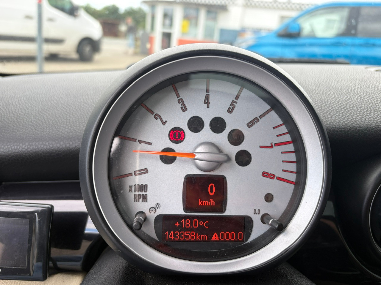 MINI Clubman Cooper 1.6t 128 kW, Česko — foto 13 z 32