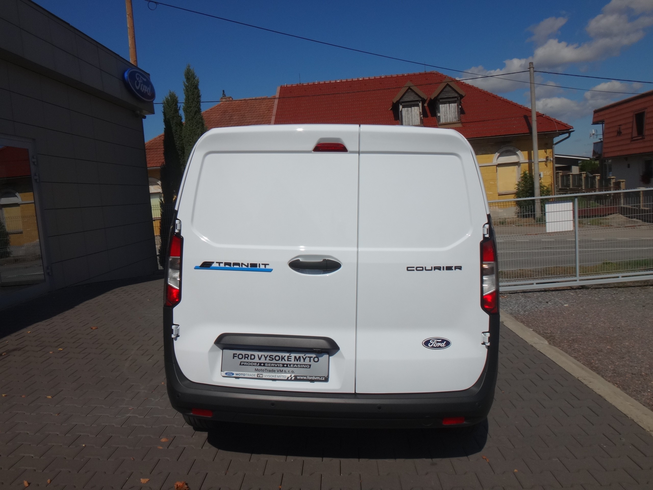 Ford Transit Courier E-Transit, Česko — foto 7 z 60