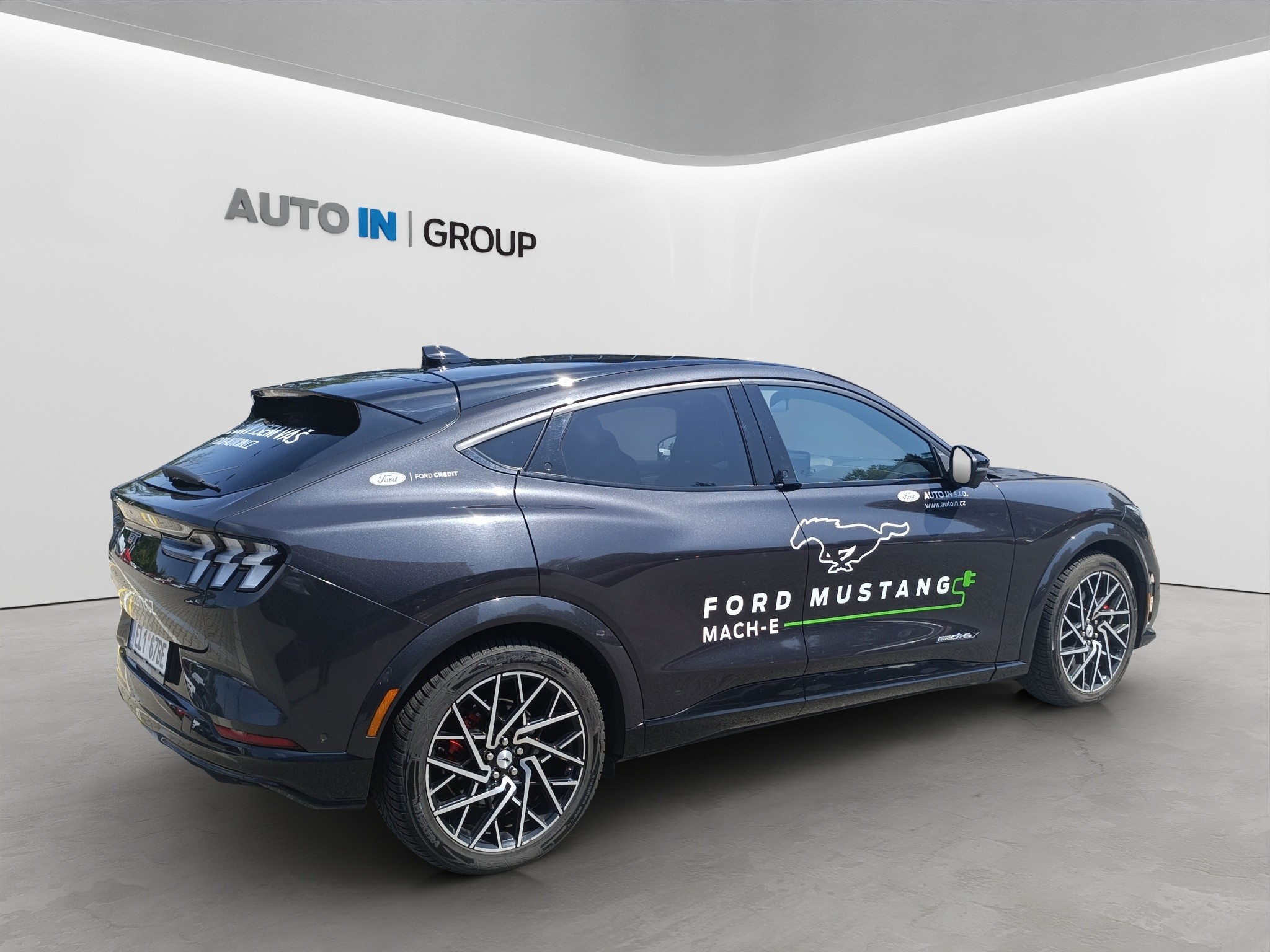 Ford Mustang Mach-E 98,7 358 kW, Česko — foto 11 z 28