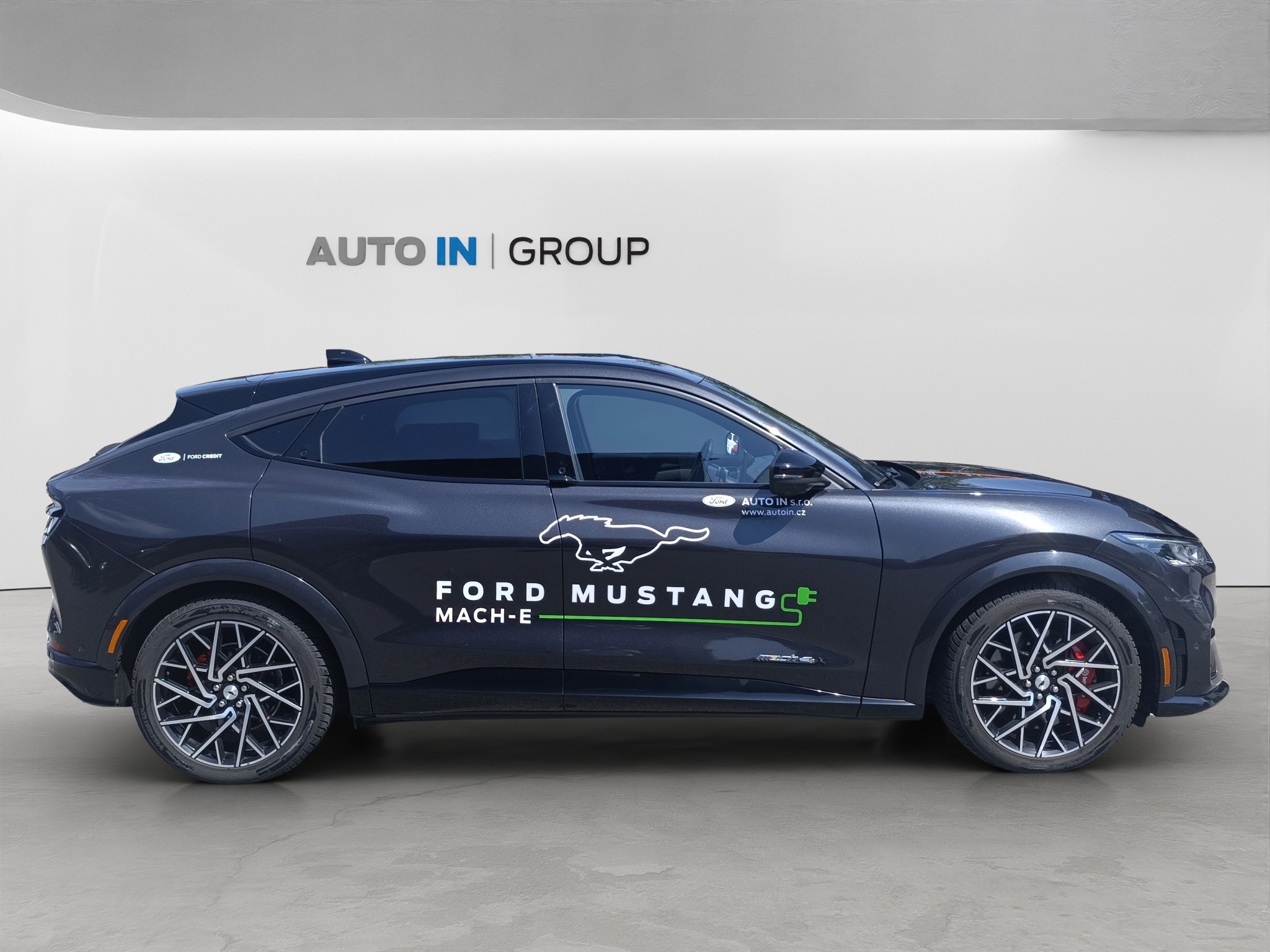 Ford Mustang Mach-E 98,7 358 kW, Česko — foto 13 z 28