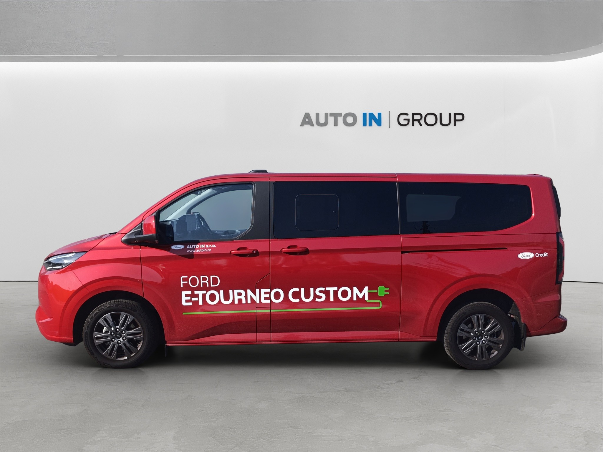 Ford Tourneo Custom 64 kWh 160 kW, Česko — foto 5 z 29