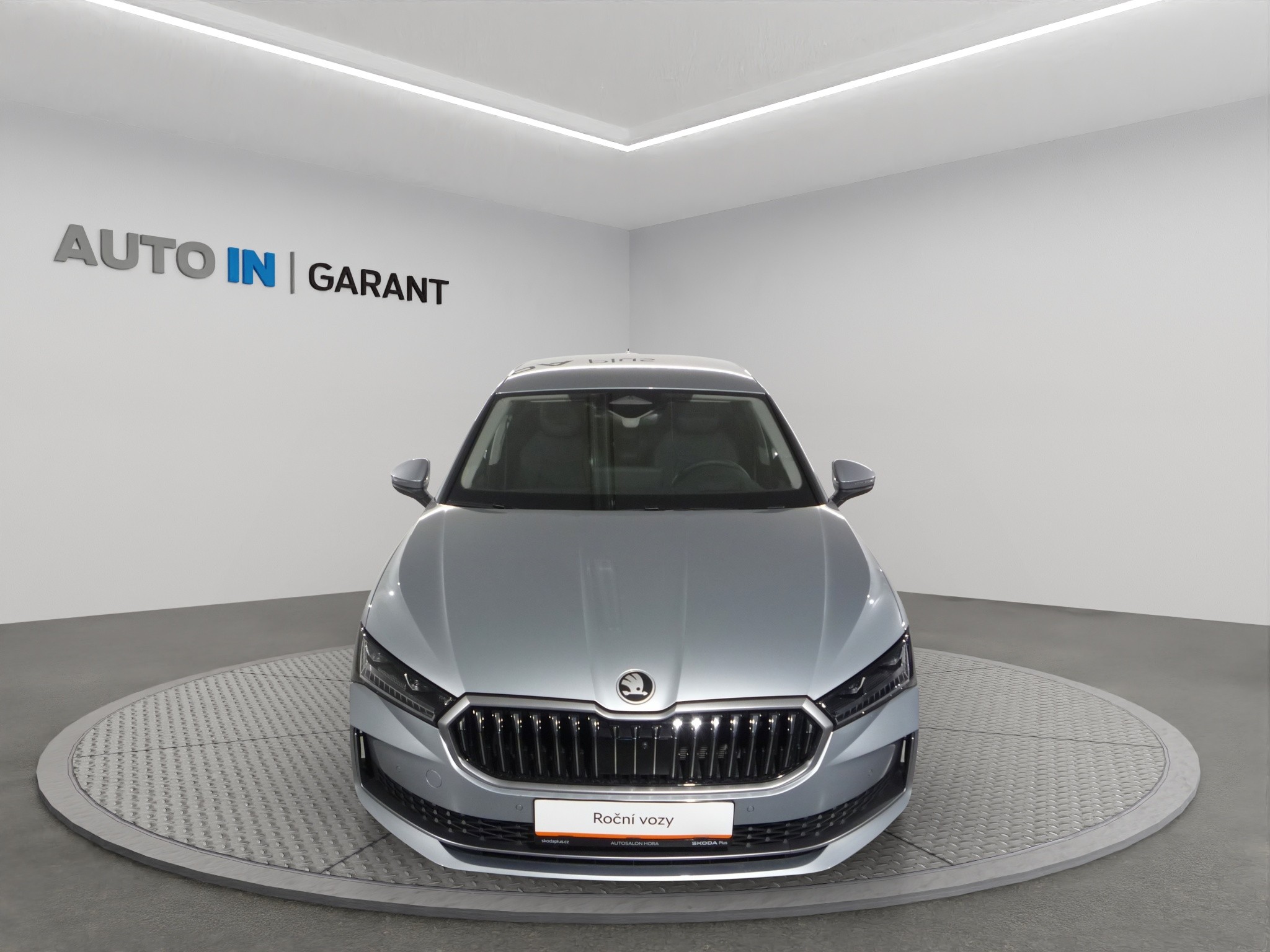 Škoda Superb 2.0 TDI 2,0TDi 110kW DSG, Česko — foto 3 z 33