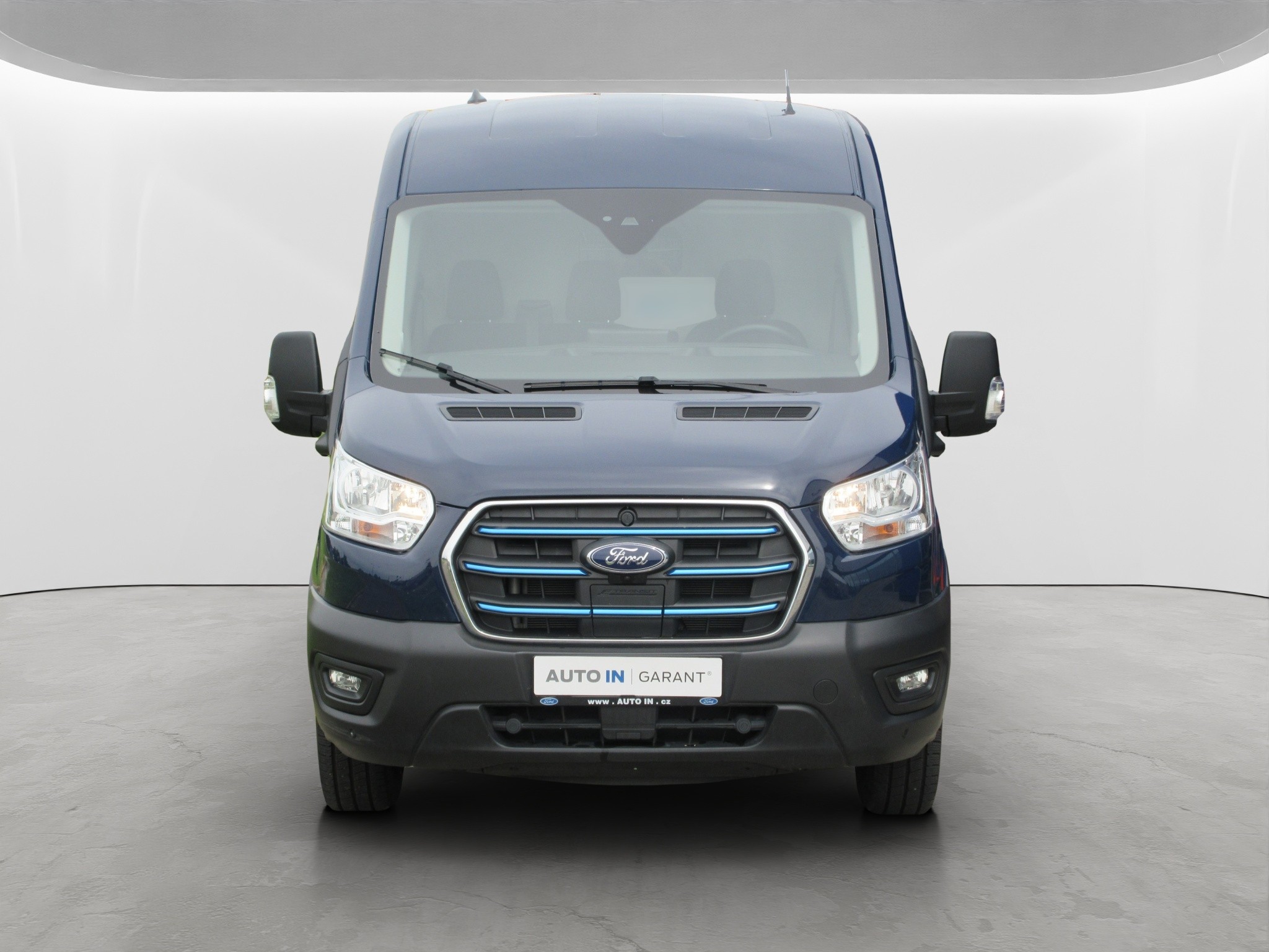 Ford Transit 68 kWh 198kW, Česko — foto 3 z 52