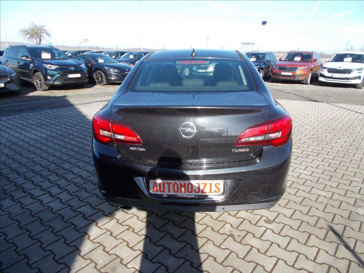 Opel Astra T Digiklima 1.4t 1,4 103 kW manual rok 2013, 143 490 km, Česko — foto 10 z 41