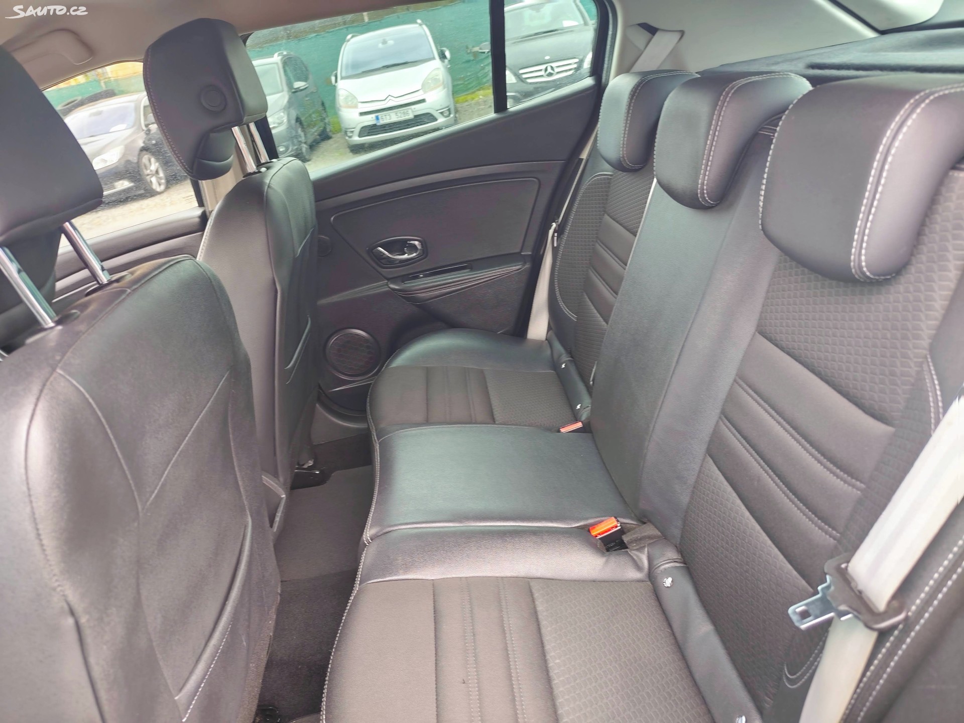 Renault Megane 97 kW automatic rok 2015, 199 988 km, Česko — foto 14 z 27