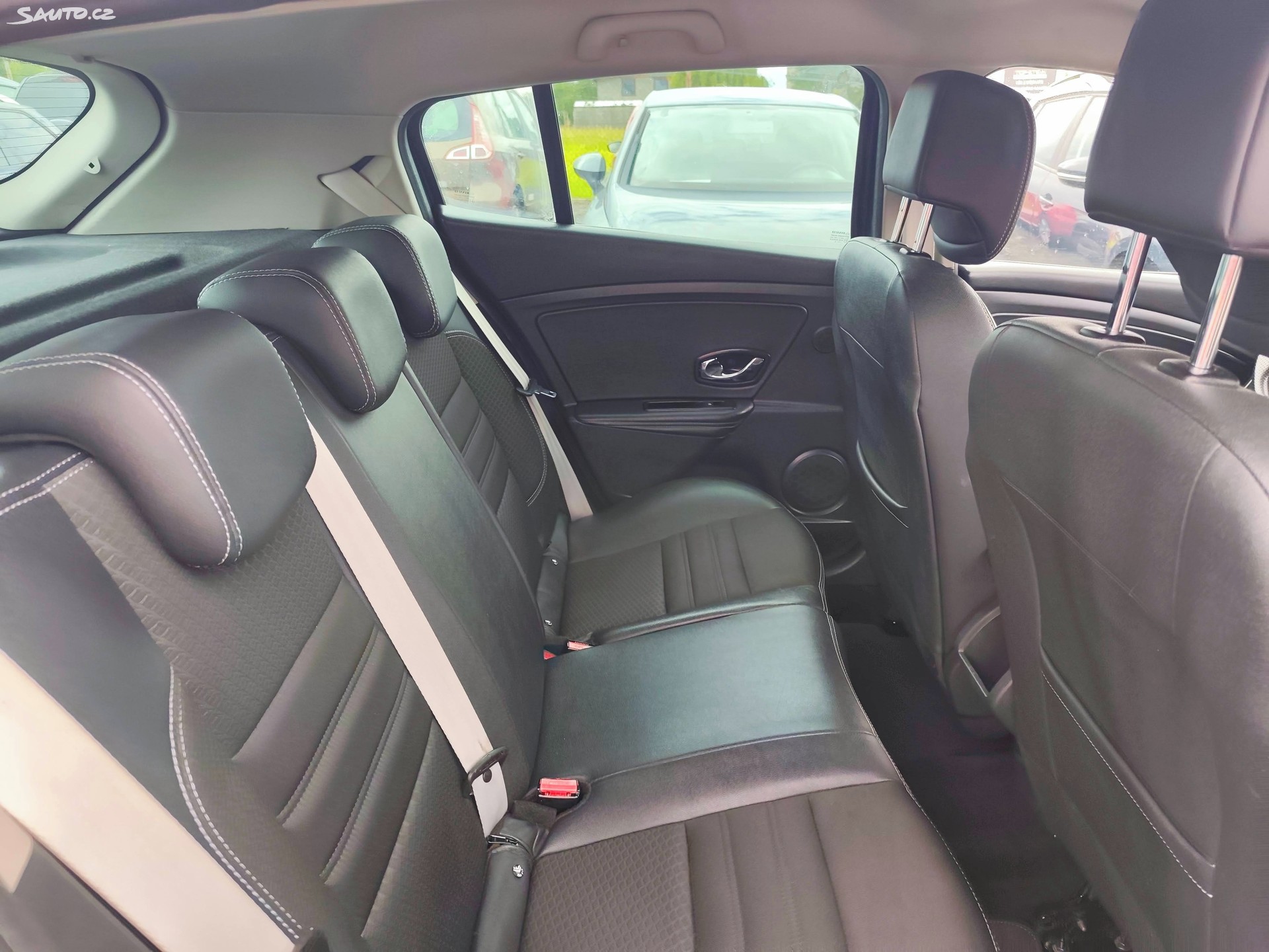 Renault Megane 97 kW automatic rok 2015, 199 988 km, Česko — foto 15 z 27