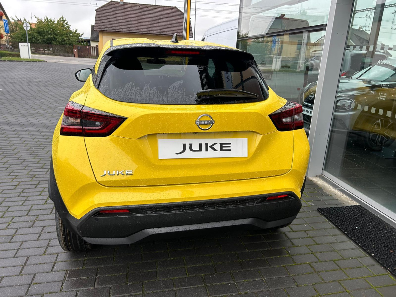 Nissan Juke 1.0 D 84 kW, Česko — foto 3 z 8