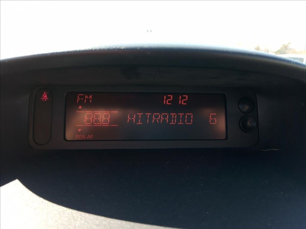 Renault Clio 1 1.2 55kw manual rok 2011, 107 747 km, Česko — foto 12 z 25