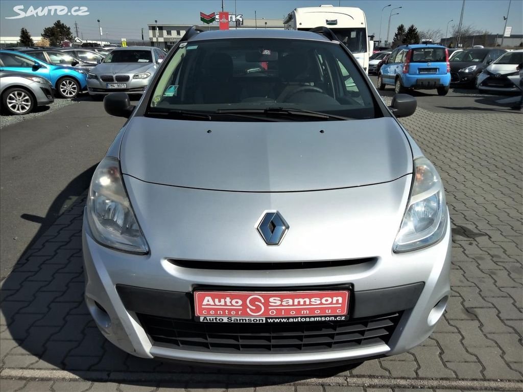 Renault Clio 1 1.2 55kw manual rok 2011, 107 747 km, Česko — foto 2 z 25