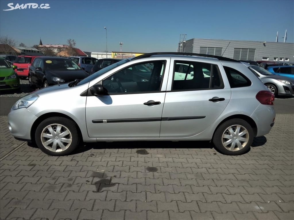 Renault Clio 1 1.2 55kw manual rok 2011, 107 747 km, Česko — foto 8 z 25