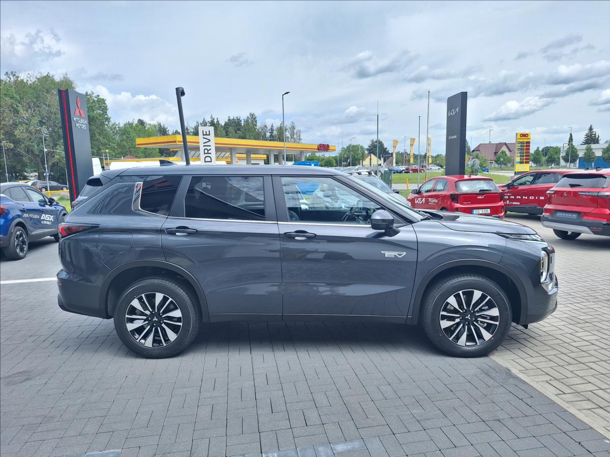 Mitsubishi Outlander 2 2,4 phev 225 kW automatic rok 2026, 10 km, Česko — foto 7 z 16