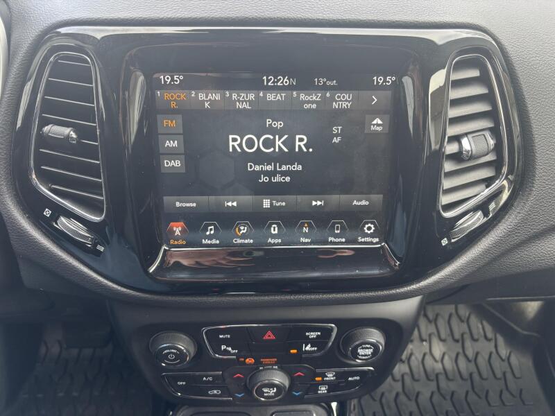 Jeep Compass 2 2,0 103kw rok 1990, 274 000 km, Česko — foto 13 z 16