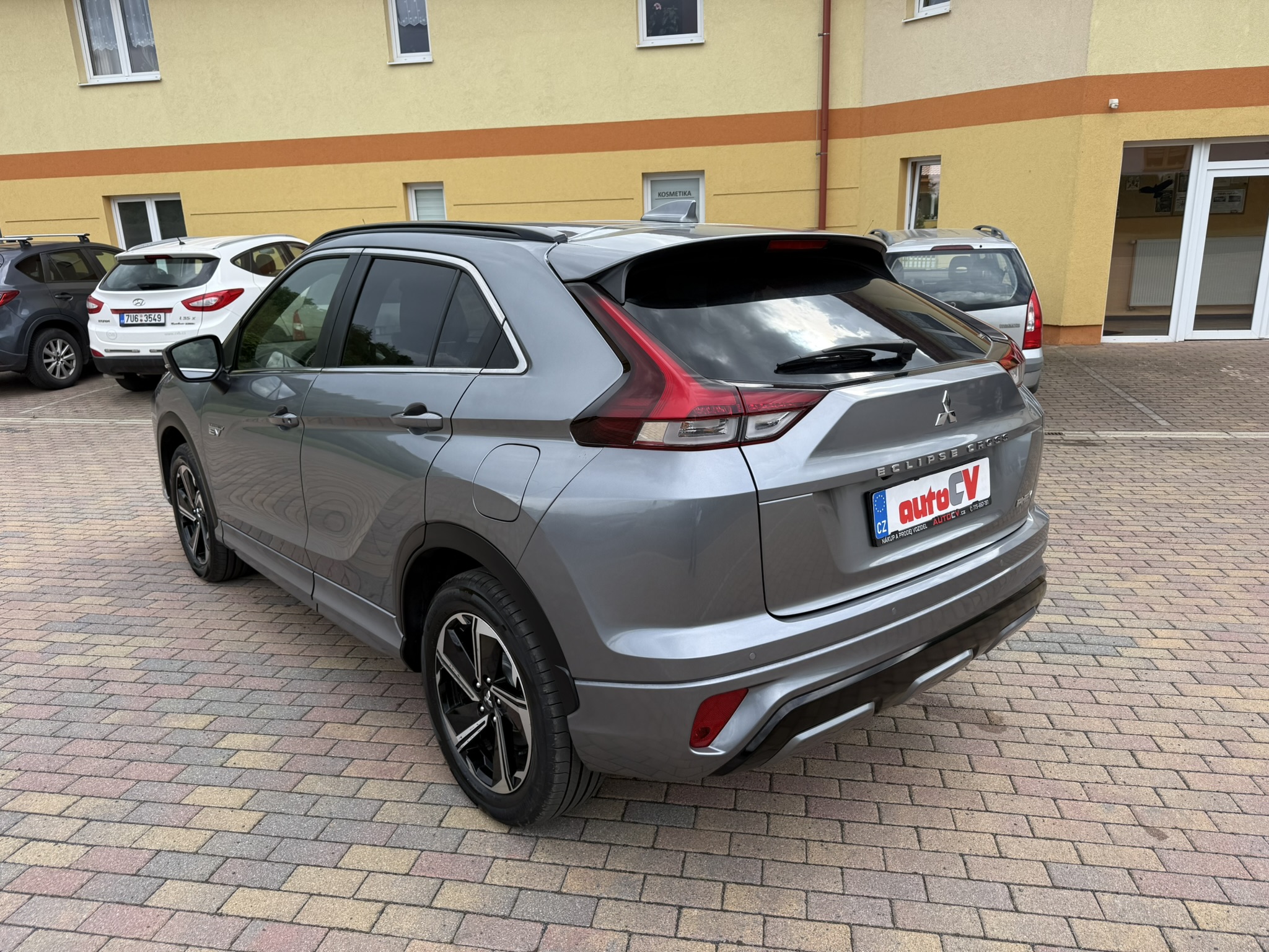 Mitsubishi Eclipse Cross 4x4 2.4 PHEV 138kW automat rok 2024, 75 176 km, Česko — foto 7 z 24