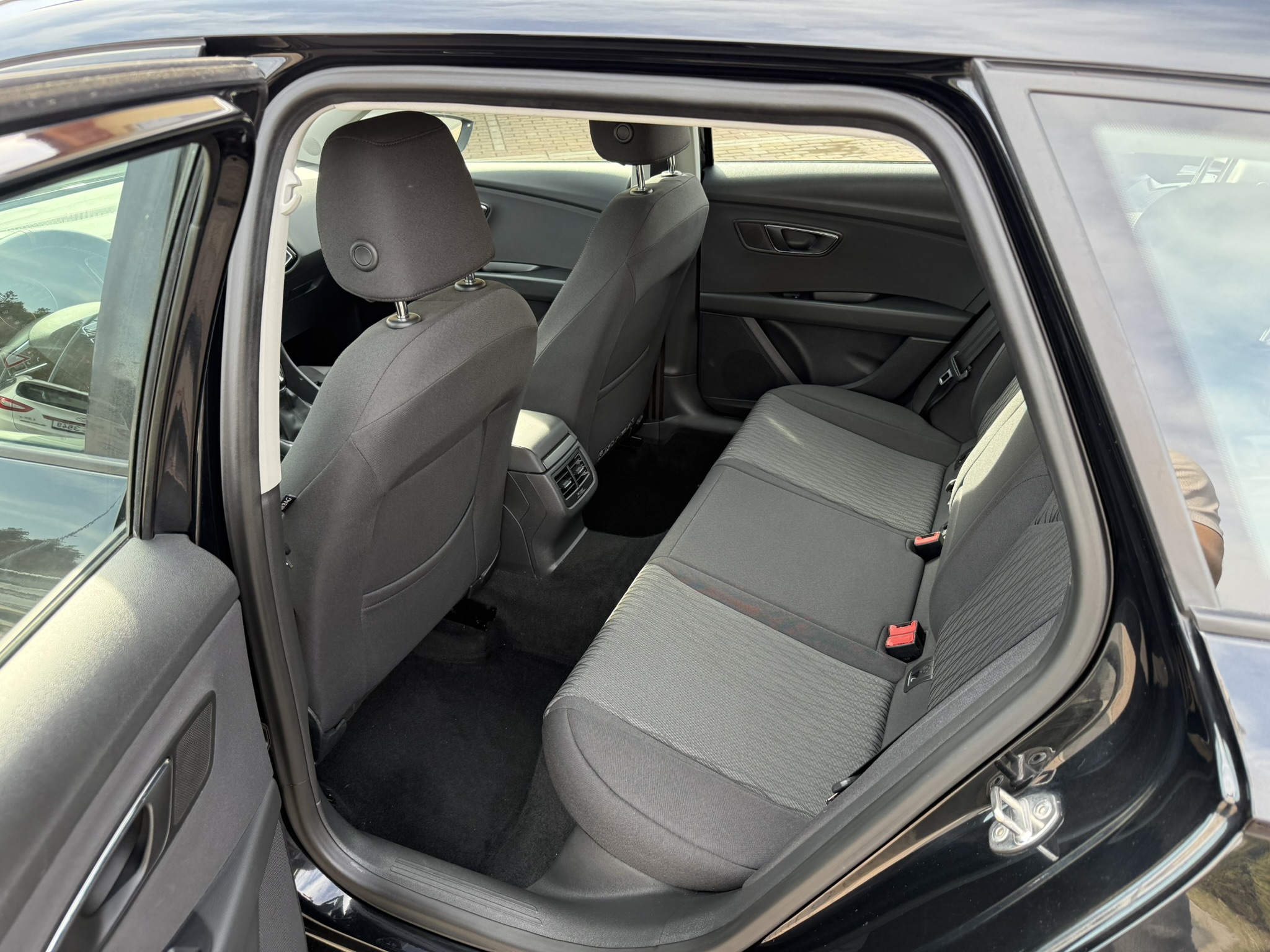 Seat Leon St 1.4 TSI 90kW manuál rok 2014, 143 699 km, Česko — foto 15 z 23