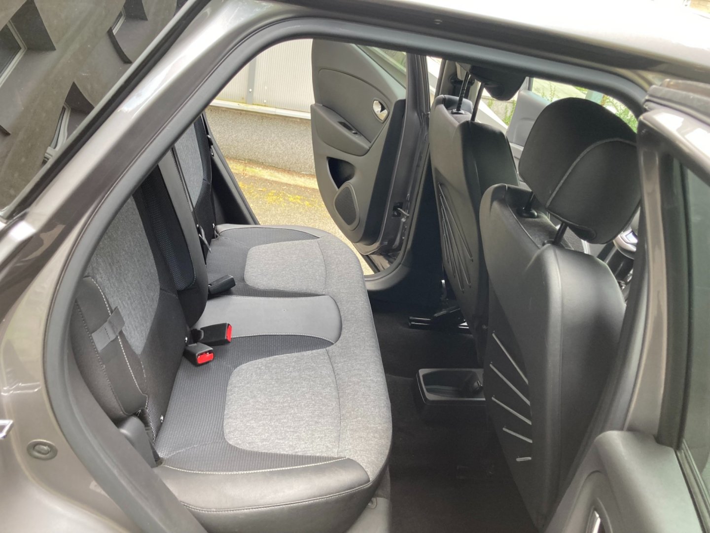 Renault Captur 0 0.9 66kw manual rok 2019, 100 000 km, Česko — foto 13 z 34
