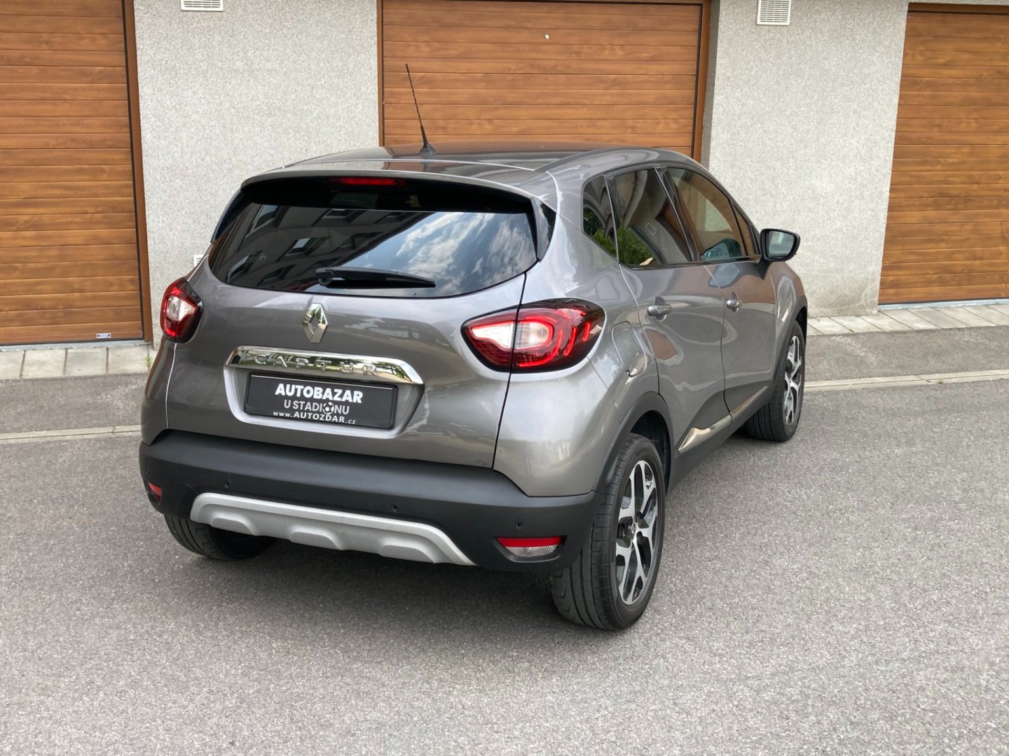 Renault Captur 0 0.9 66kw manual rok 2019, 100 000 km, Česko — foto 5 z 34