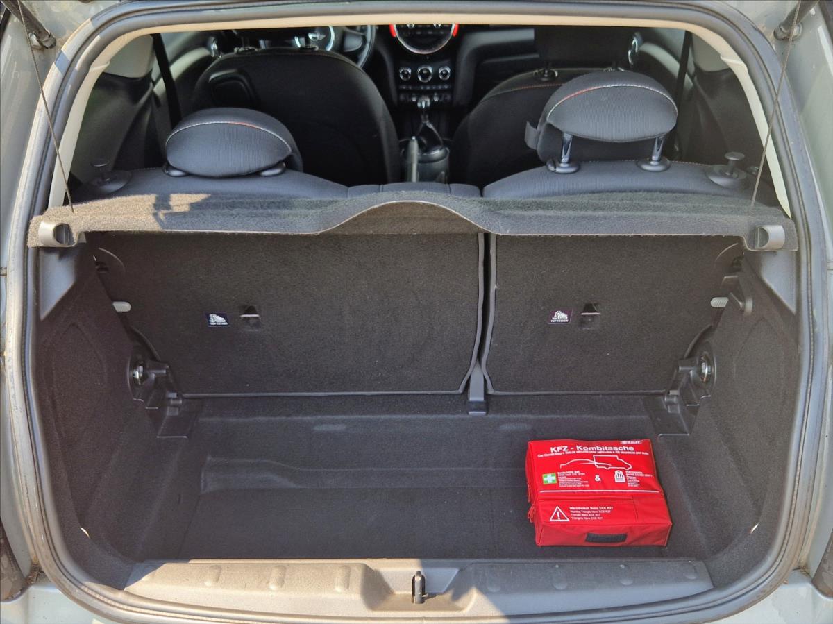 MINI Cooper 15 100kw rok 2017, 151 487 km, Česko — foto 10 z 26