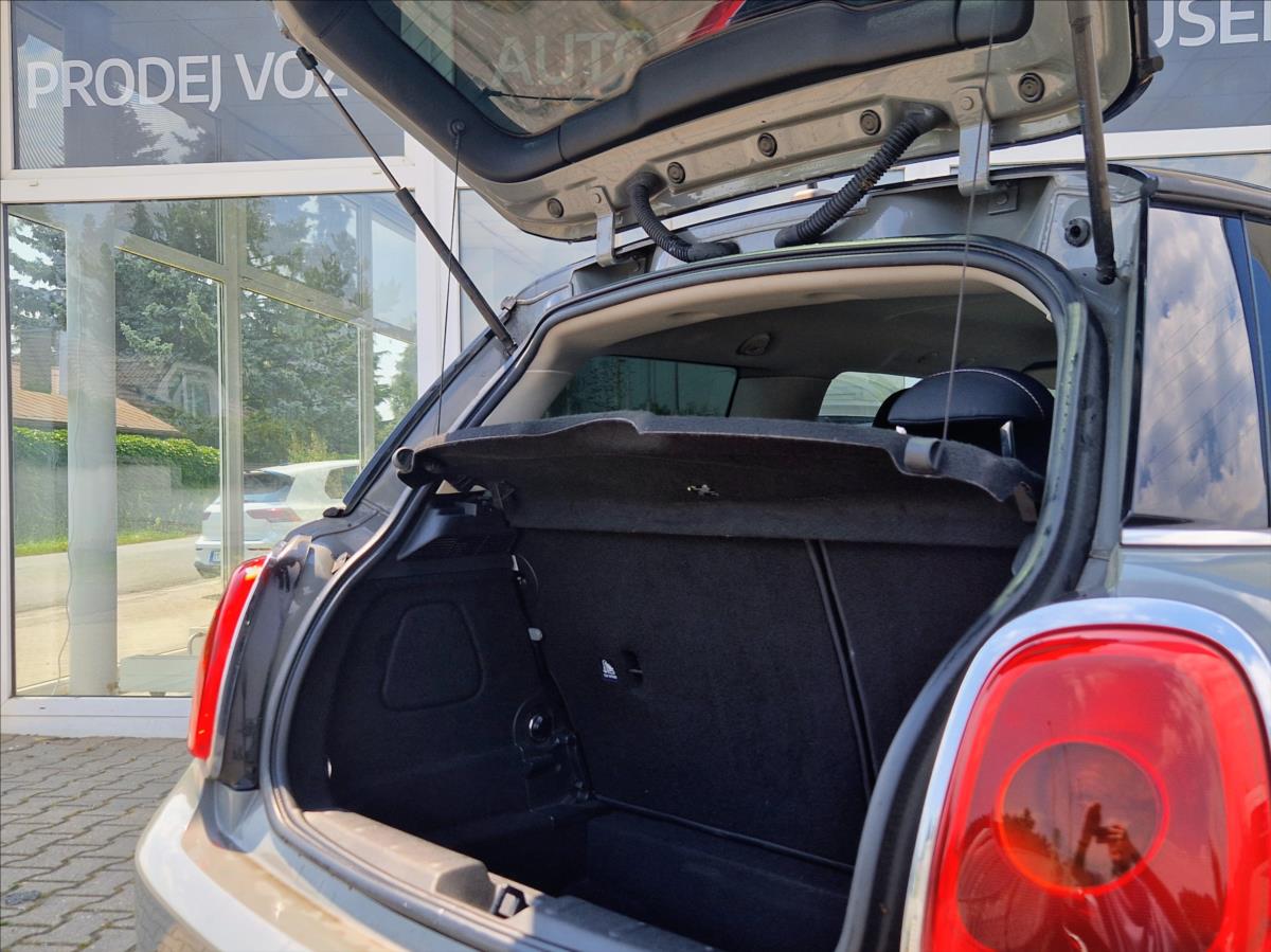 MINI Cooper 15 100kw rok 2017, 151 487 km, Česko — foto 11 z 26