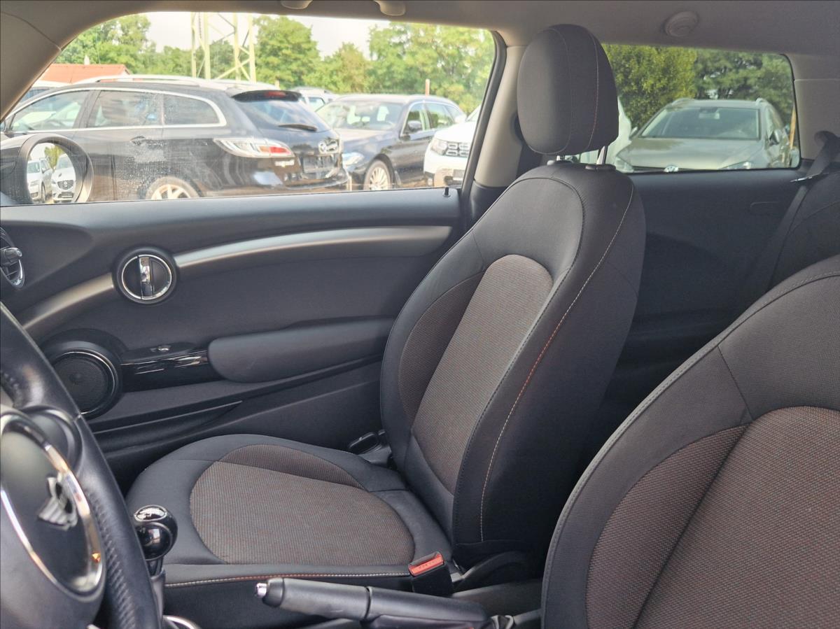 MINI Cooper 15 100kw rok 2017, 151 487 km, Česko — foto 14 z 26