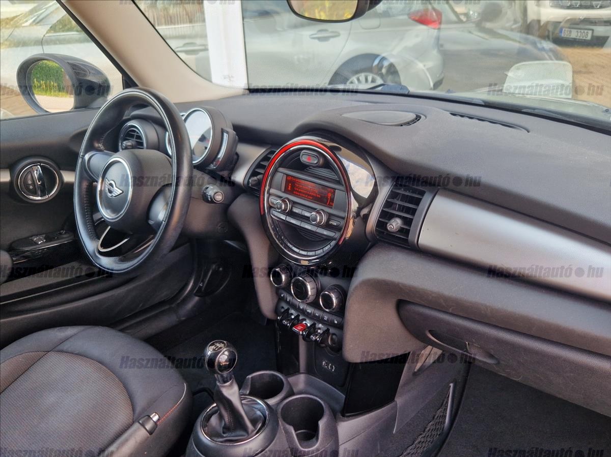 MINI Cooper 15 100kw rok 2017, 151 487 km, Česko — foto 15 z 26