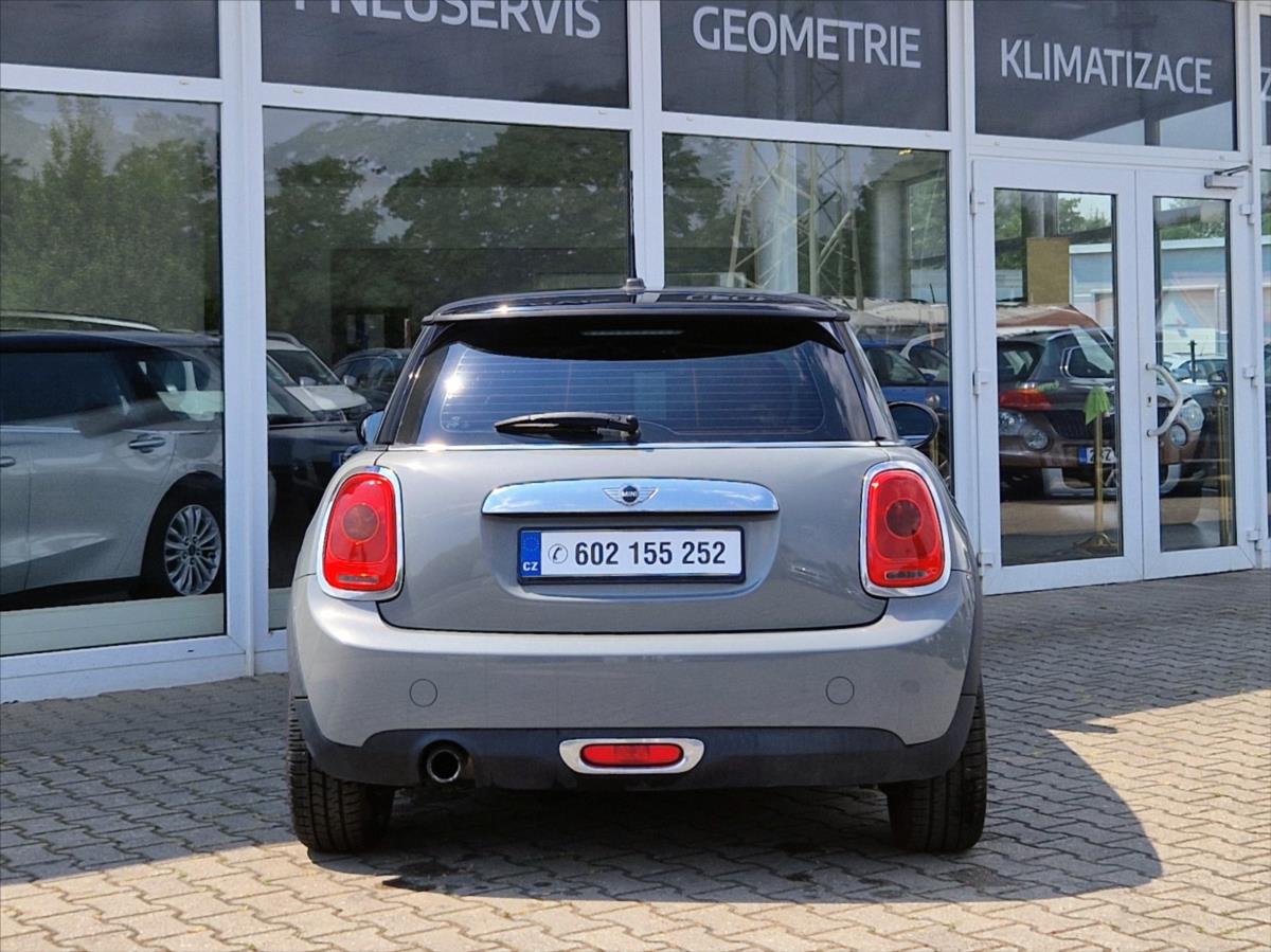 MINI Cooper 15 100kw rok 2017, 151 487 km, Česko — foto 4 z 26