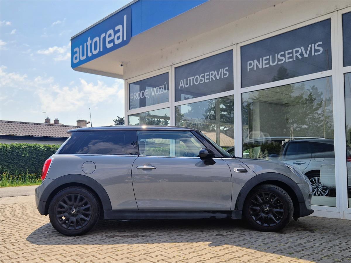 MINI Cooper 15 100kw rok 2017, 151 487 km, Česko — foto 6 z 26