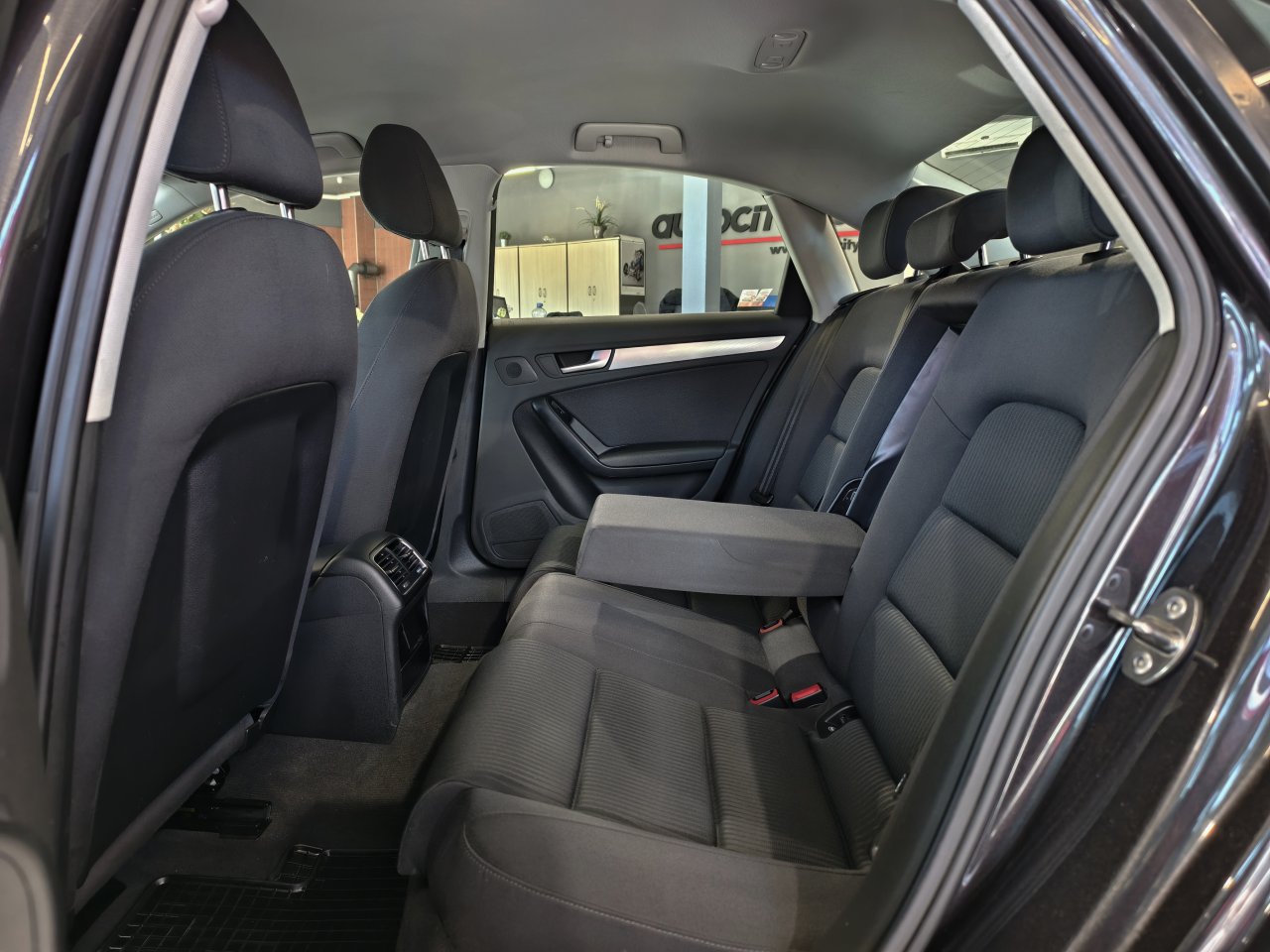 Audi a4 2.0 TDi 105 kW manuál rok 2008, 290 486 km, Česko — foto 10 z 19