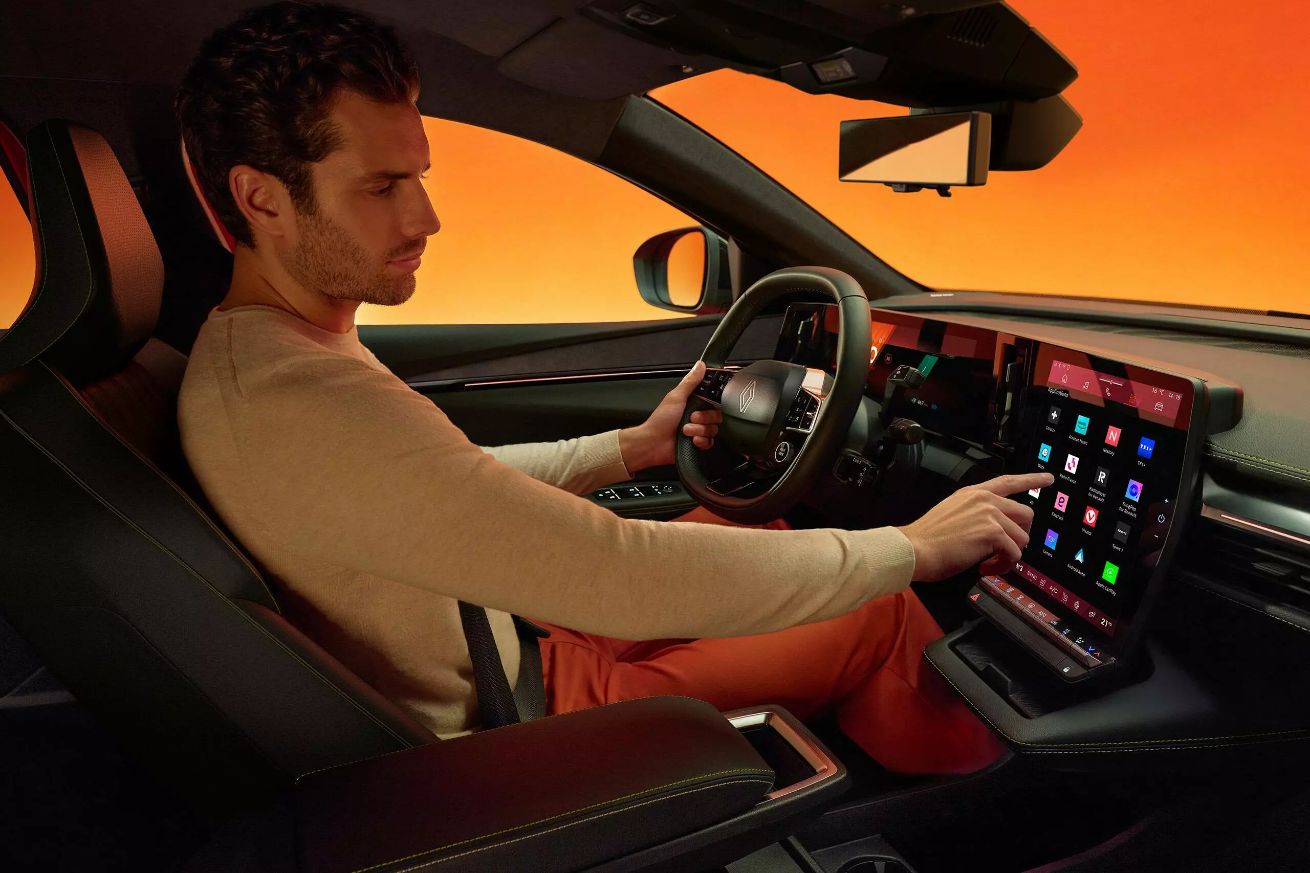 MEGANE E-TECH ELEKTRICKÝ, Česko — foto 7 z 26
