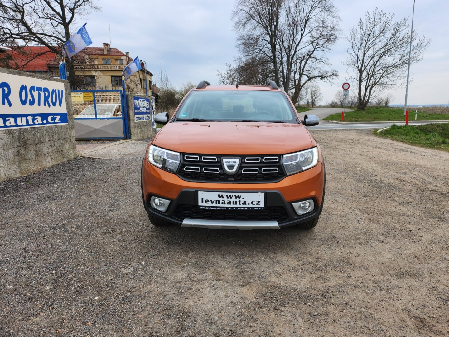 Dacia Sandero 09 0,9 tce 66 kW manual rok 2017, 166 270 km, Česko — foto 2 z 17