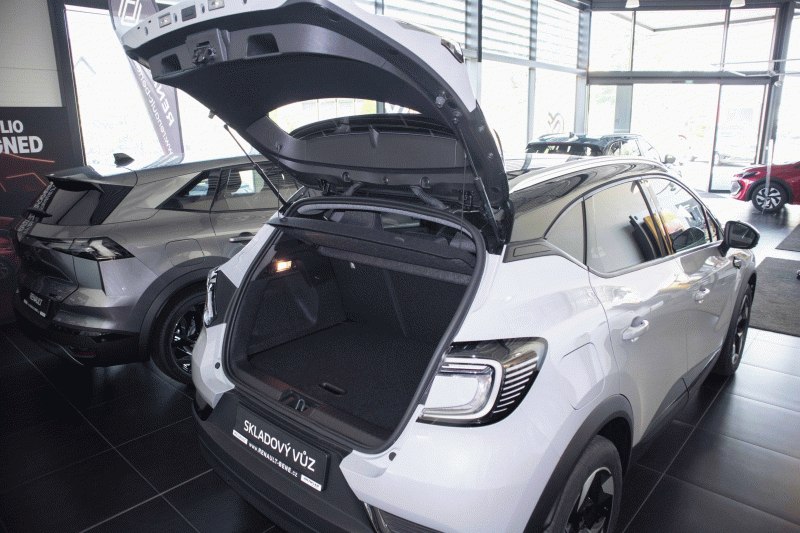 Captur 1,3 103 kW automatic, 3 km, Česko — foto 14 z 60
