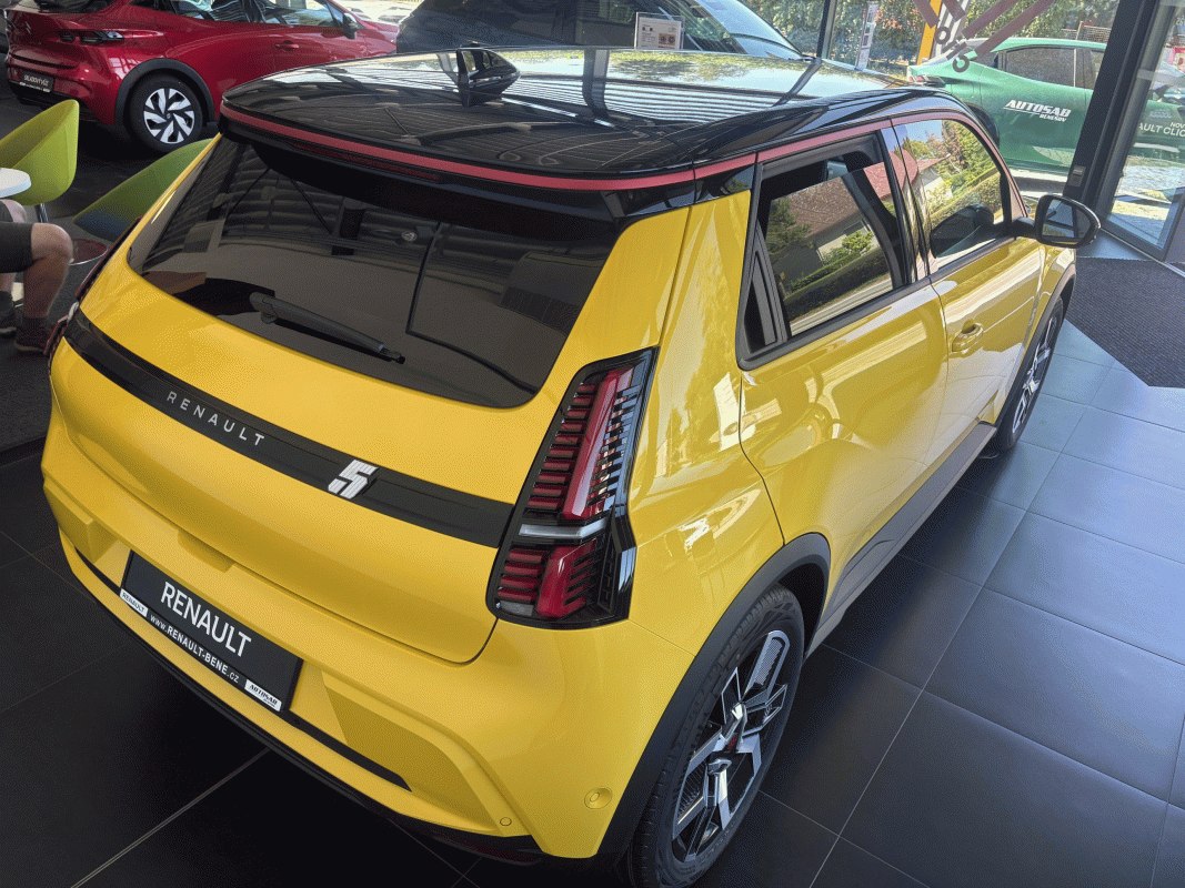 Renault 5 110 kW automatic, 2 km, Česko — foto 4 z 28