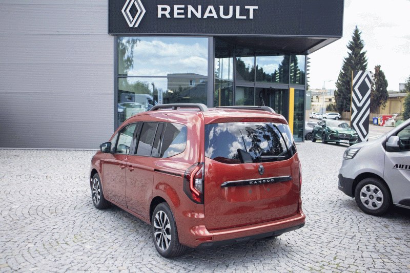 Kangoo 1,3 TCe 96 kW automat, 2 km, Česko — foto 2 z 60