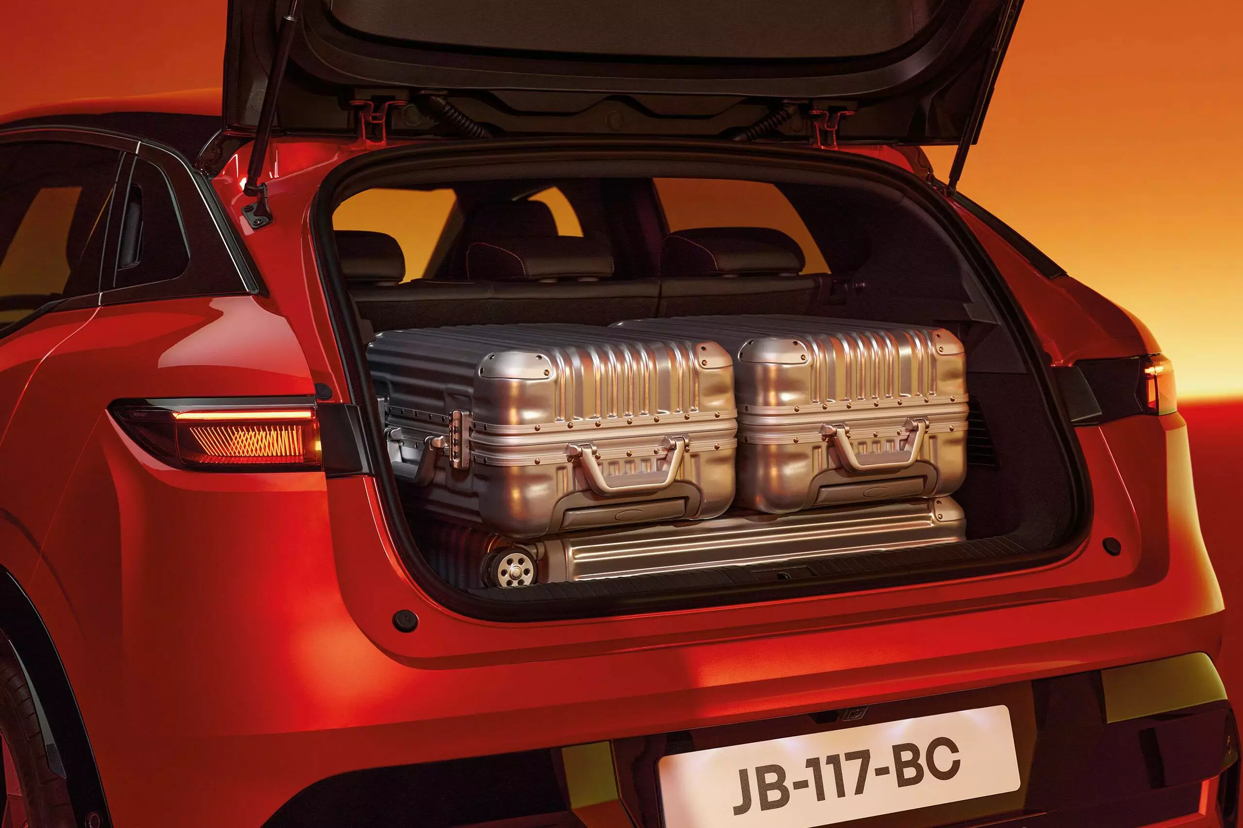 MEGANE E-TECH ELEKTRICKÝ, Česko — foto 11 z 26