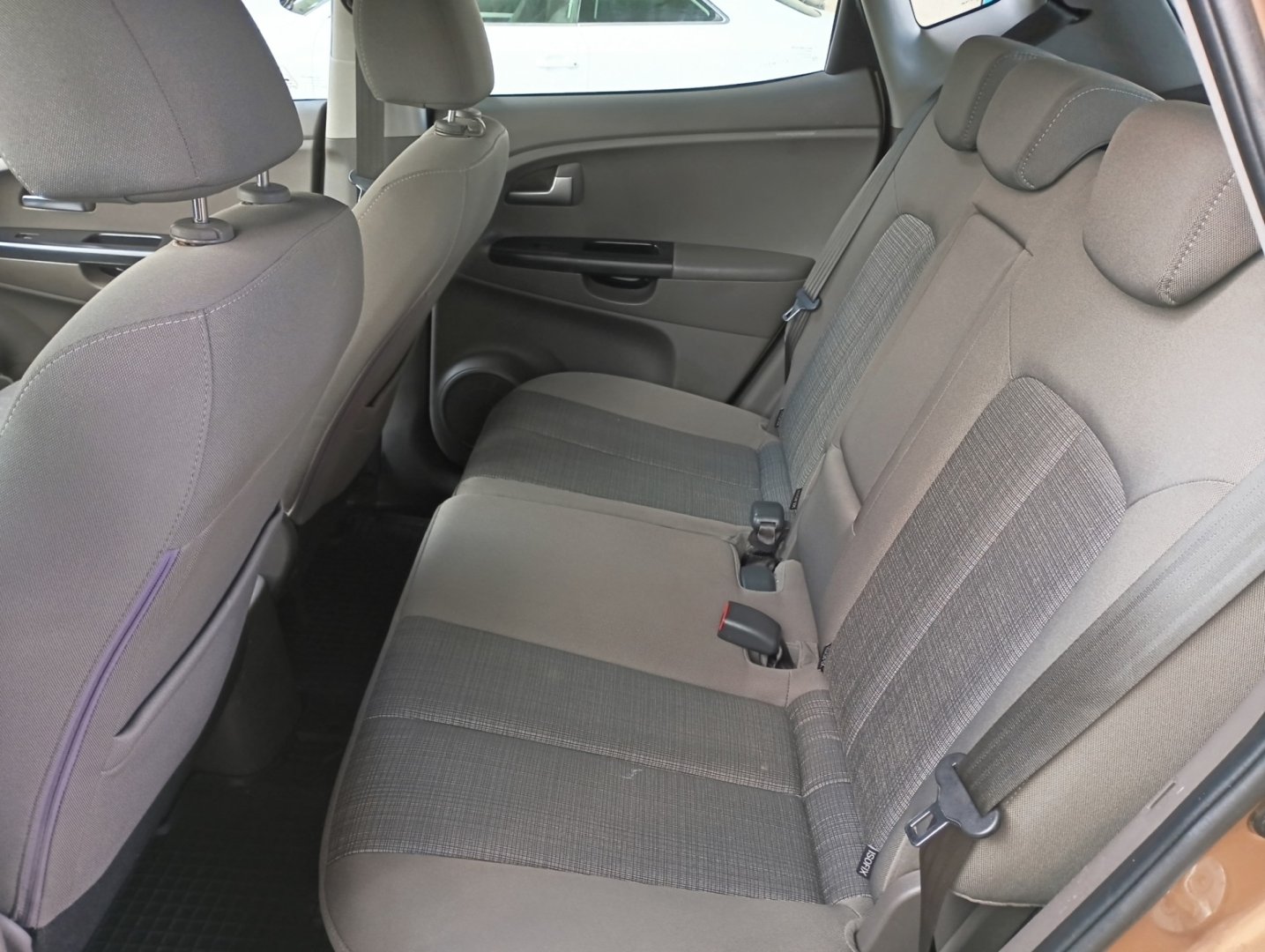 Kia Venga f5d31 1,4 66 kW manual rok 2010, 242 638 km, Česko — foto 10 z 11