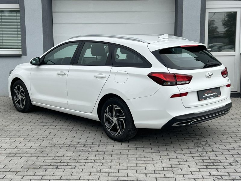 Automobil 1.5i manual rok 2023, 58 900 km, Česko — foto 3 z 20