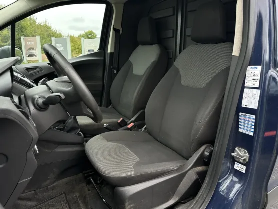 Ford Transit Courier 1,0 74 kW manuál rok 2026, Česko — foto 10 z 22