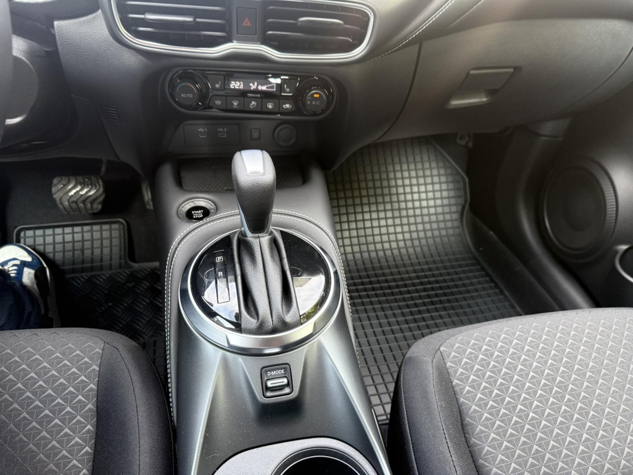 Nissan Juke 84 kW, Česko — foto 16 z 19