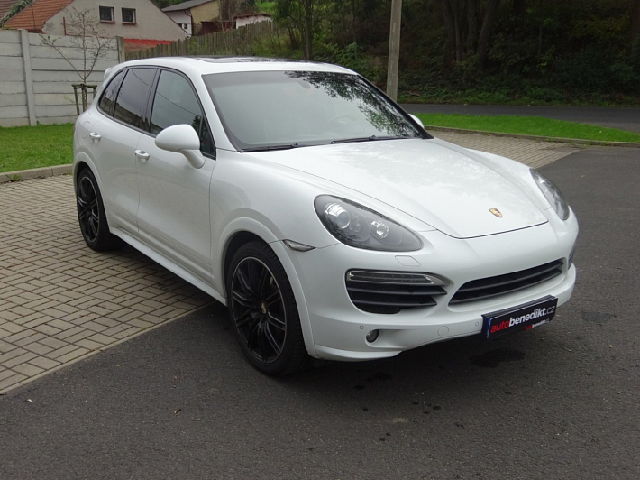 Porsche Cayenne 4,8 tiptronic 234 294 kW rok 2012, 172 905 km, Česko — foto 5 z 56