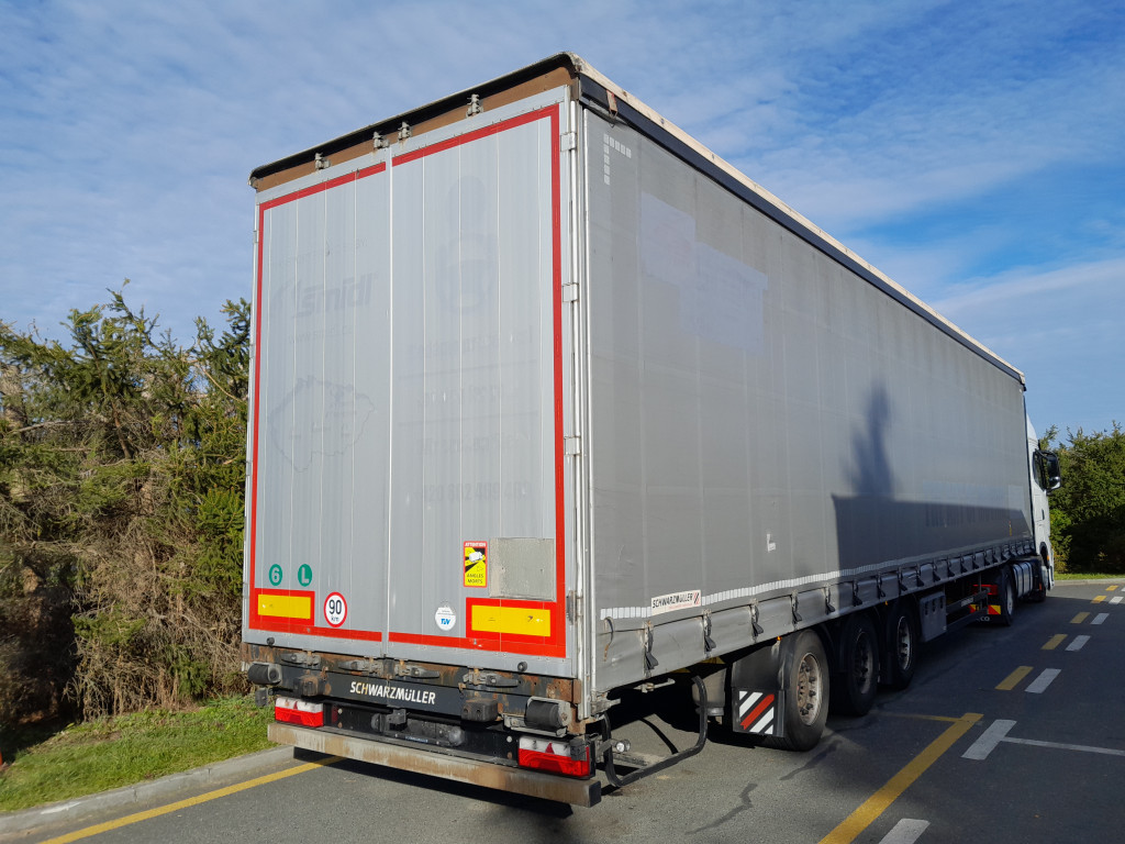 Mega Schwarzmuller Spa 3 rok 2015, 1 315 000 km, Česko — foto 2 z 29