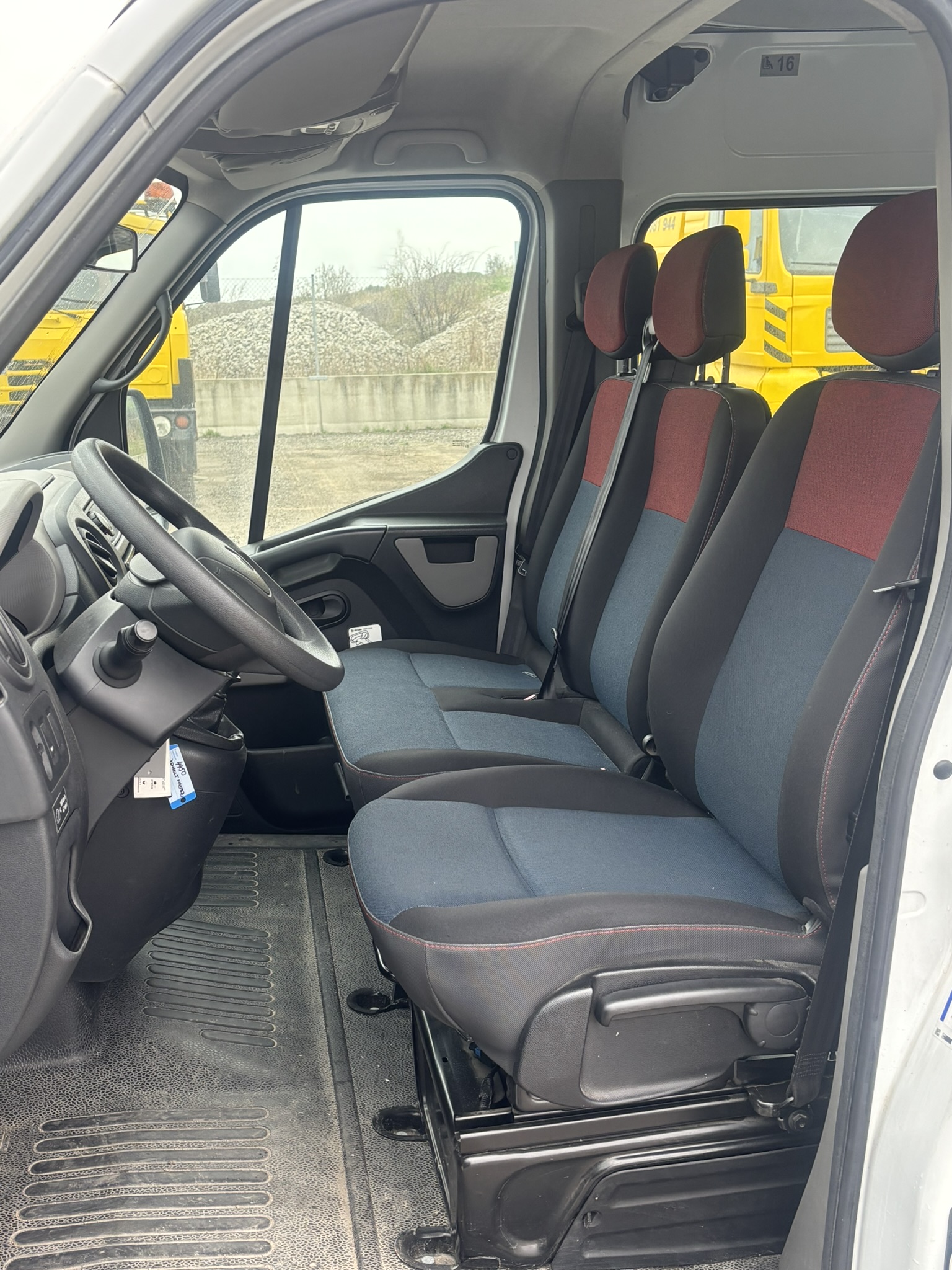 Renault Master Euro 6 dCi 145 rok 2017, 114 218 km, Česko — foto 11 z 21