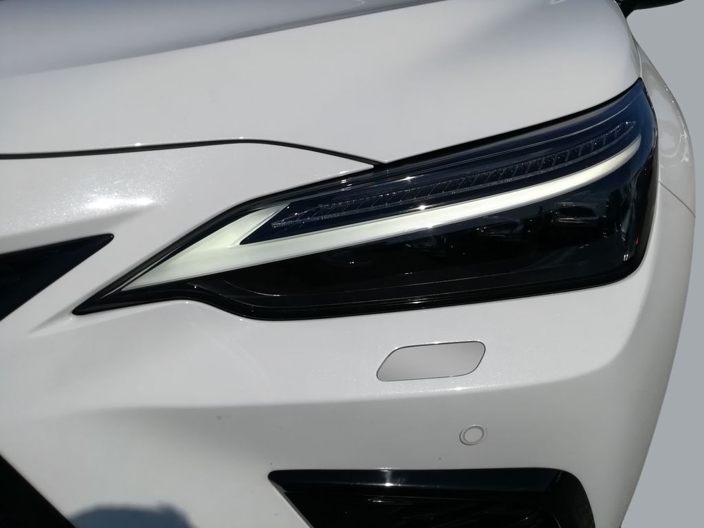 Lexus Nx 350h 2,5 140 kW automat, Česko — foto 15 z 26