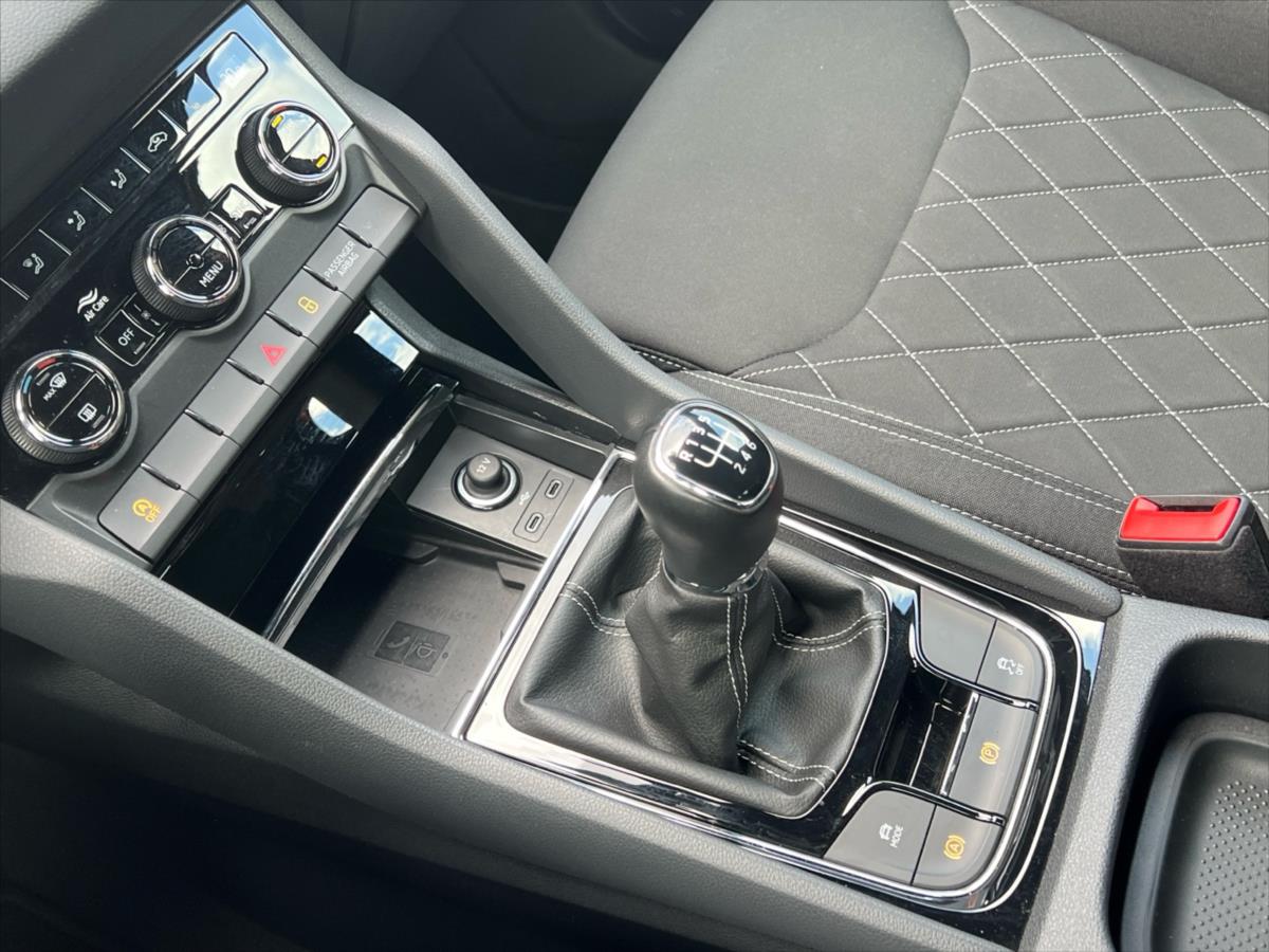 Škoda Karoq Sportline 1,5 110 kW manuál, Česko — foto 7 z 30