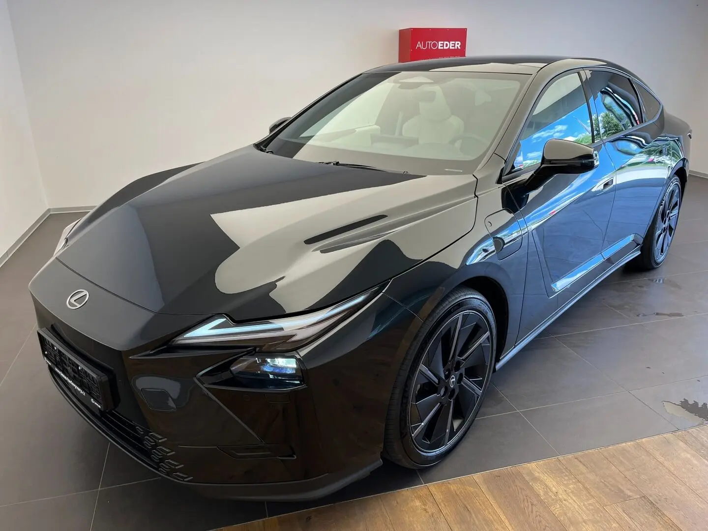 Lexus Es 500e automat, Česko — foto 2 z 31