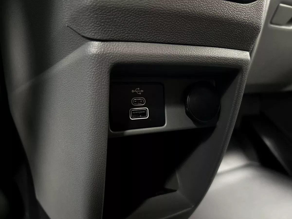 Ford 320 2.0 110kW 2,0 110 kW manuál, Česko — foto 15 z 37